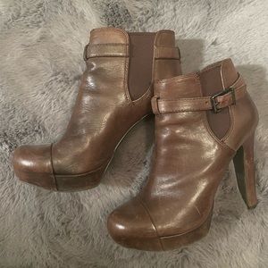 Gianni Bini Brown Platform Booties Size 8